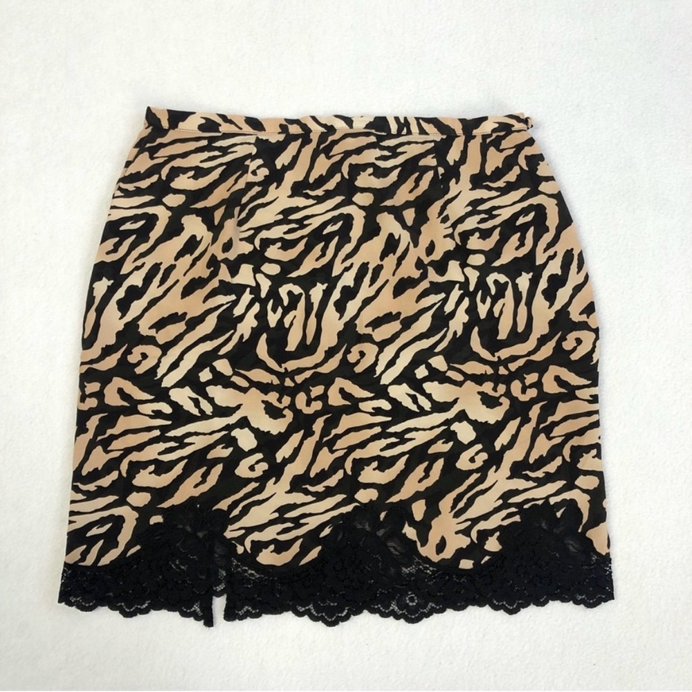 Stylish Animal Print Skirt with Lace Trim